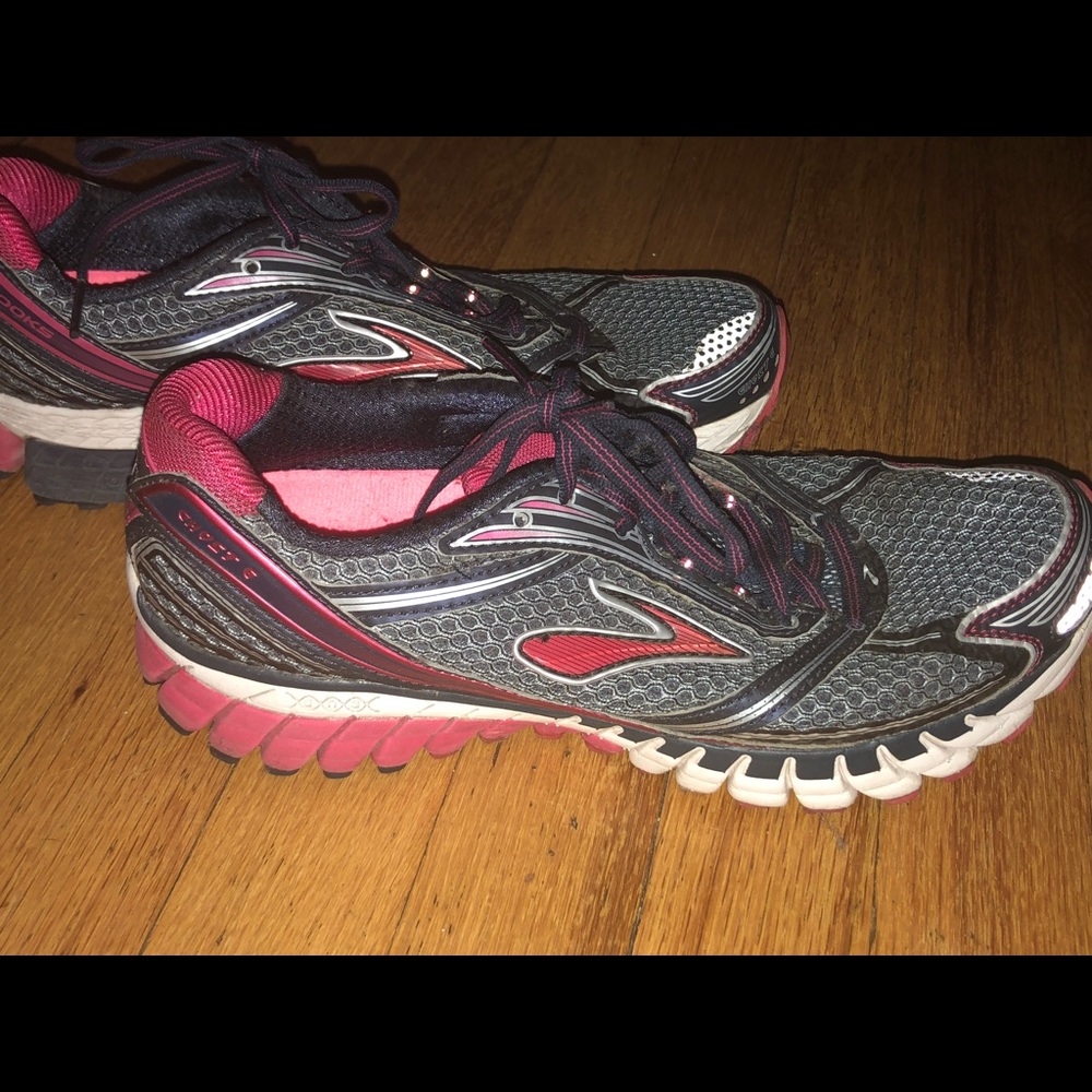 Brooks ghost women’s size 9